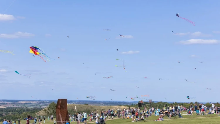 Kites connect
