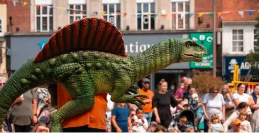 summer of fun - dino shows