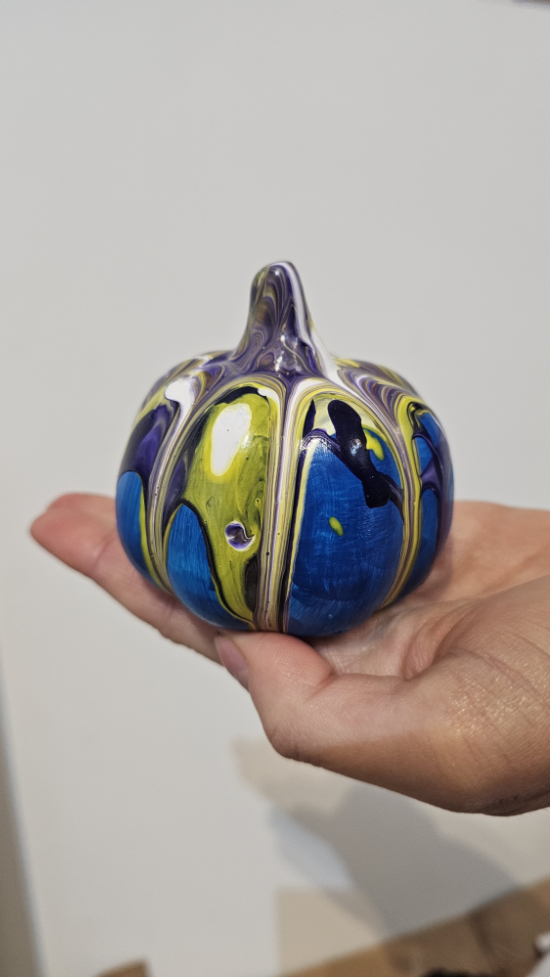 Kids Mini Pumpkin Paint Pour Workshop
